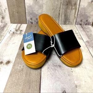 NWT Universal Thread Black Kora Sandals Size 11